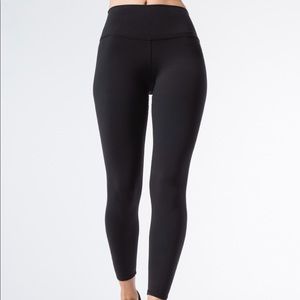 New Alo Yoga airbrush high waisted black leggings